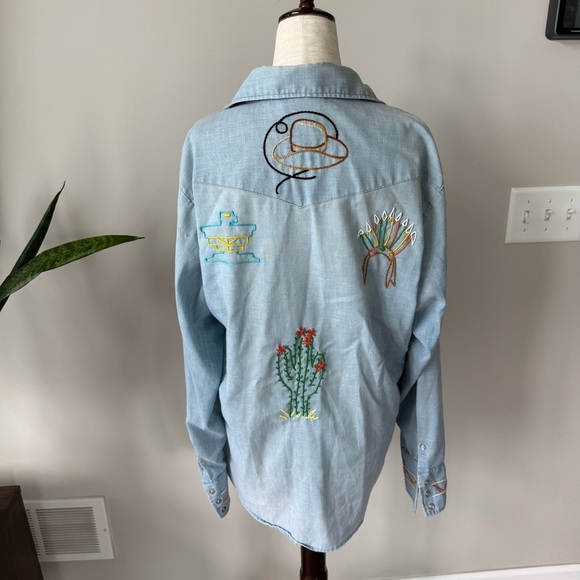 Vintage! Western Sewn Embroidered Light Blue Chambray Denim Shirt - Picture 8 of 14